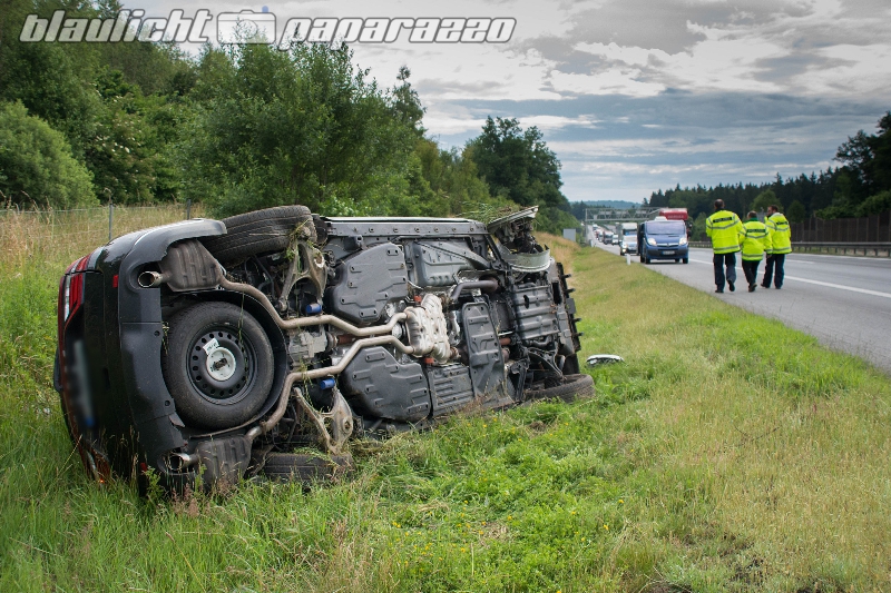 Auto überschlägt sich auf A4 bei Ohorn