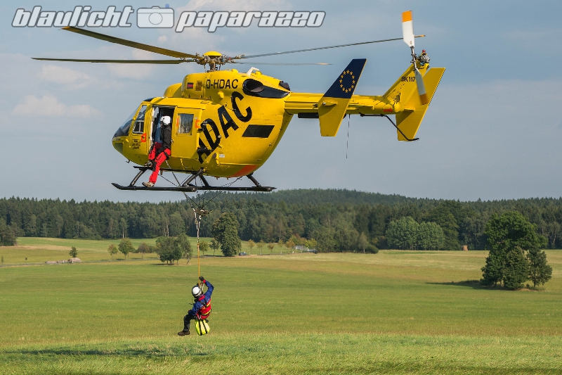 Person stürzt 15 Meter in die Tiefe